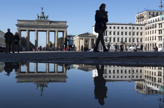 Handelsblatt: 290 δισ. ευρώ εξοικονόμησε η Γερμανία λόγω κρίσης