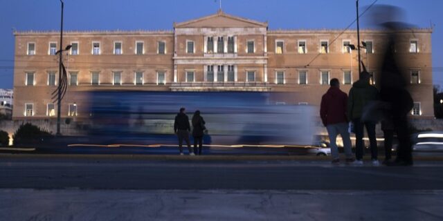 FT: ‘Μια ελληνική άνοιξη’ και ένα… διαφορετικό ‘Grexit’