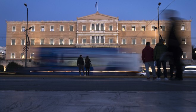FT: ‘Μια ελληνική άνοιξη’ και ένα… διαφορετικό ‘Grexit’
