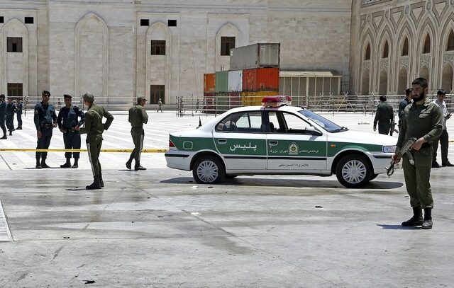 Ιράν: Ένας αστυνομικός νεκρός και 3 τραυματίστηκαν από πυρά διαδηλωτή