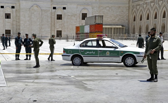 Ιράν: Ένας αστυνομικός νεκρός και 3 τραυματίστηκαν από πυρά διαδηλωτή