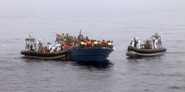 Ιταλία: Περίπου 800 μετανάστες διασώθηκαν σε πέντε ξεχωριστές επιχειρήσεις