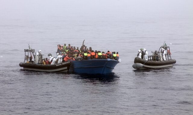 Ιταλία: Περίπου 800 μετανάστες διασώθηκαν σε πέντε ξεχωριστές επιχειρήσεις