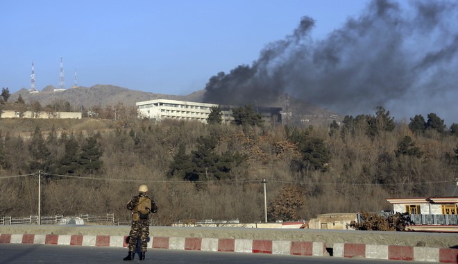 BBC: Έλληνας μεταξύ των νεκρών στην Καμπούλ – Δεν επιβεβαιώνει το ελληνικό ΥΠΕΞ