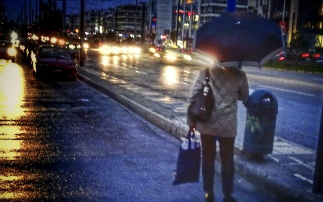Από νεφώσεις σε βροχές και χιόνια στα ορεινά