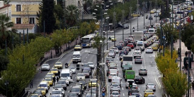 Κυκλοφοριακό χάος στην Αθήνα μετά την ολονύχτια βροχή