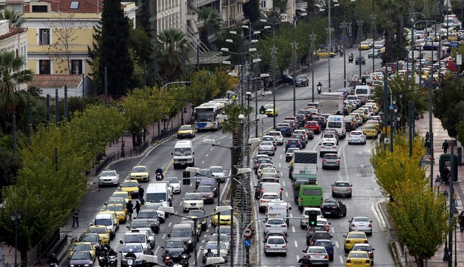 Κυκλοφοριακό χάος στην Αθήνα μετά την ολονύχτια βροχή