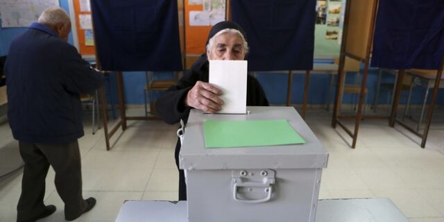 Προεδρικές εκλογές στην Κύπρο: Μειωμένη η προσέλευση. ‘Ώρα να μας κρίνουν’ δηλώνουν οι υποψήφιοι