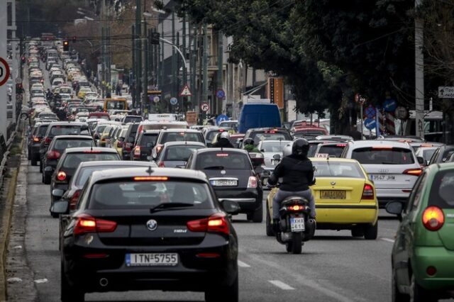 Το κυκλοφοριακό κομφούζιο στην Αθήνα μέσα από 10 καρέ
