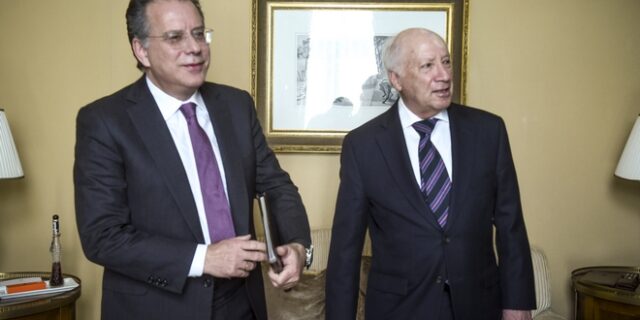 Κουμουτσάκος σε Νίμιτς: Μόνη εγγύηση η αλλαγή του σκοπιανού Συντάγματος