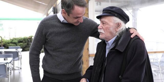 Ο Κυριάκος Μητσοτάκης συνάντησε τον Μανώλη Γλέζο στη Λαμία