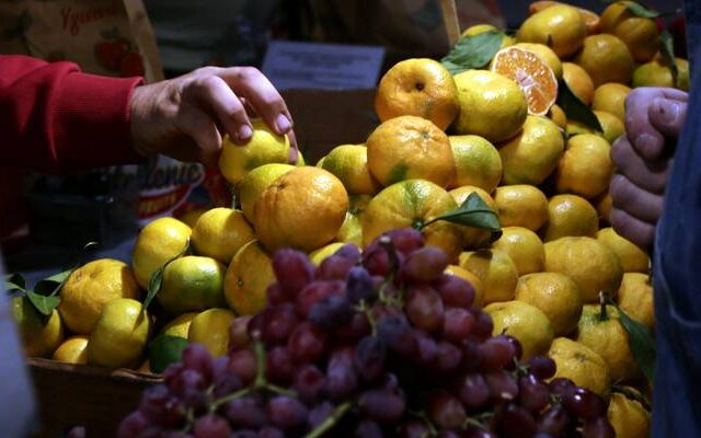 Ξεκινά το νέο πρόγραμμα στήριξης ευπαθών κοινωνικών ομάδων με είδη λαϊκών αγορών