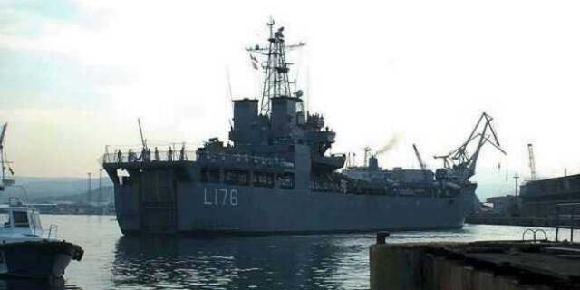 Ζημιές στο αρματαγωγό ‘Λέσβος’- Προσέκρουσε σε αγκυροβολημένο πλοίο