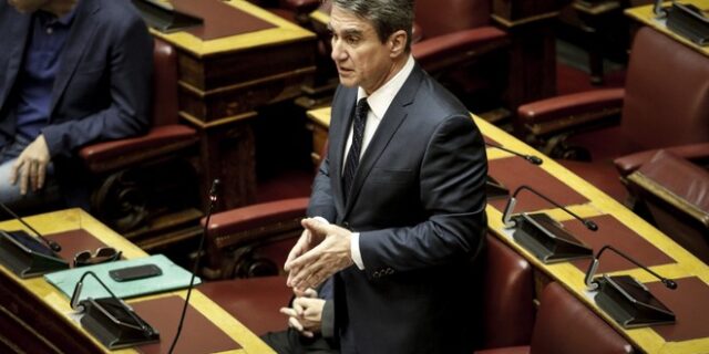 Λοβέρδος: Δεν δίνουμε σανίδα σωτηρίας για το Σκοπιανό