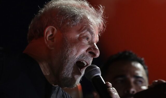 Πολιτικό ‘θρίλερ’ στη Βραζιλία μετά την απαγόρευση εξόδου για τον Λούλα