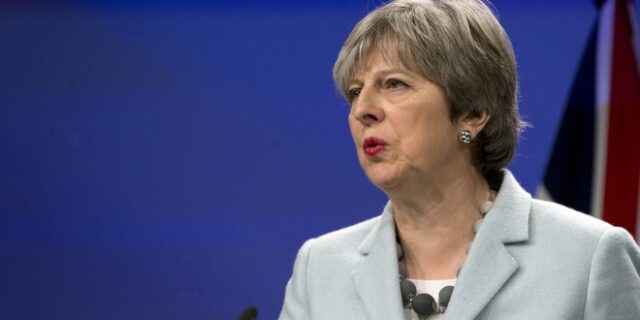 Brexit: Η Μέι προσπαθεί να κερδίσει χρόνο, ενώ τα περιθώρια στενεύουν
