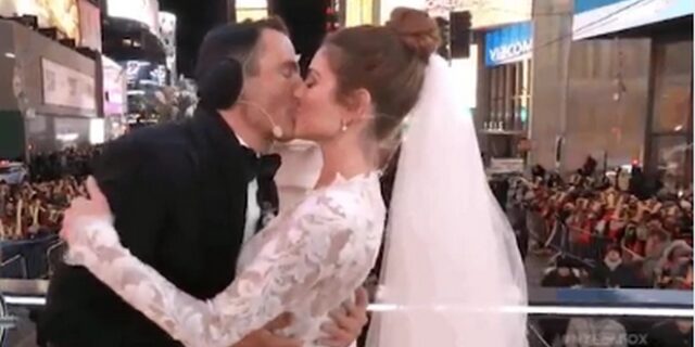 Η Μαρία Μενούνος παντρεύτηκε σε ζωντανή μετάδοση απ’ την Times Square