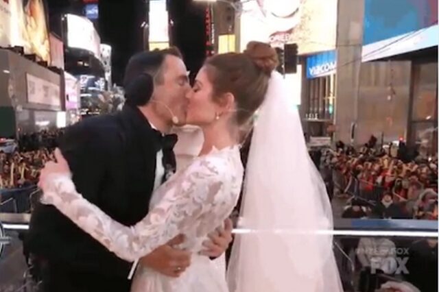 Η Μαρία Μενούνος παντρεύτηκε σε ζωντανή μετάδοση απ’ την Times Square