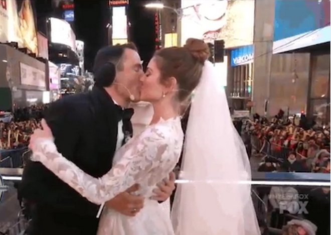 Η Μαρία Μενούνος παντρεύτηκε σε ζωντανή μετάδοση απ’ την Times Square