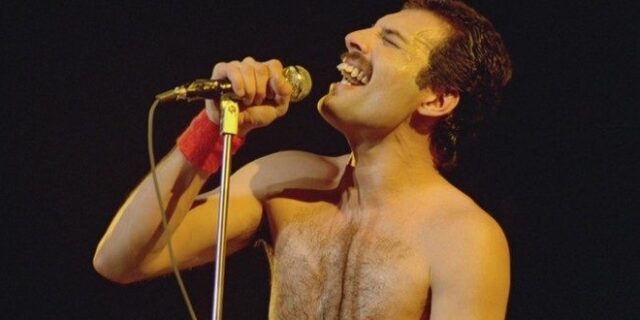 Μηχανή του Χρόνου: Έβγαλαν τη μουσική του ‘We are the Champions’ κι έμεινε η φωνή του Μέρκιουρι