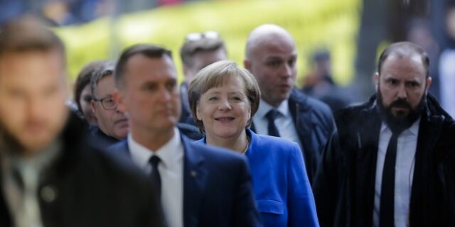 Γερμανία ώρα μηδέν – Το τελευταίο της ‘χαρτί’ παίζουν Μέρκελ και Σουλτς