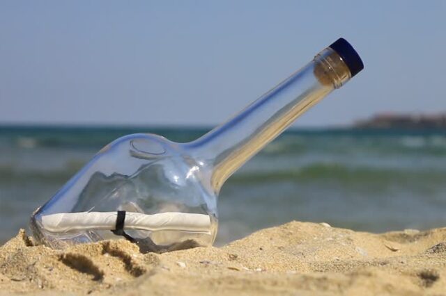 Μπουκάλι με μήνυμα από τις Μπαχάμες βρέθηκε στη γαλλική Βρετάνη