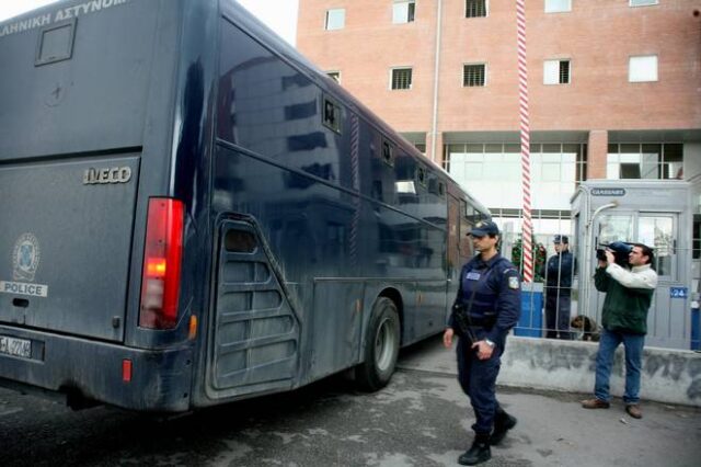 Συναγερμός στην ΕΛΑΣ: Απέδρασαν τρεις επικίνδυνοι κακοποιοί από το Μεταγωγών