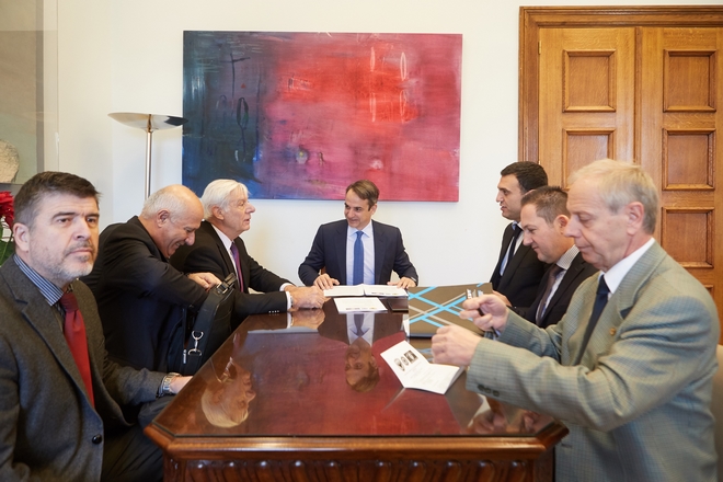 Υποσχέσεις Μητσοτάκη σε απόστρατους για την επιστροφή αναδρομικών