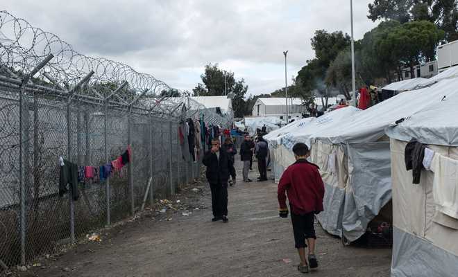 Hotspot εκτός ΕΕ για τις αιτήσεις ασύλου εξετάζει η Κομισιόν