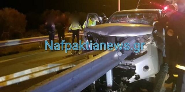 Σοκαριστικές εικόνες από τροχαίο στην Ναύπακτο: Η μπάρα διαπέρασε το αγροτικό