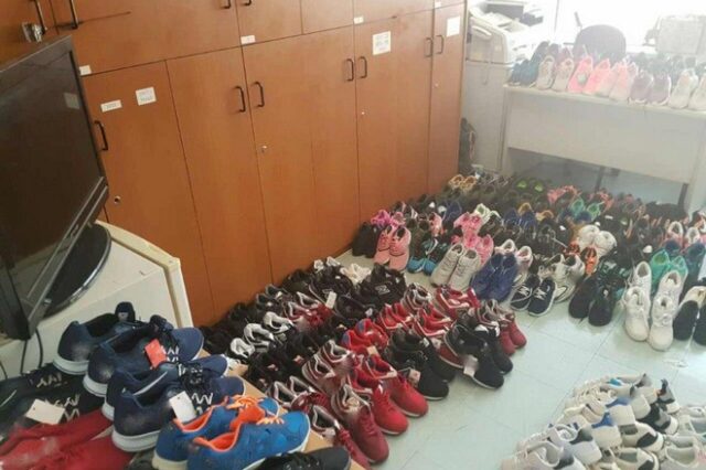 Συλλήψεις για παραεμπόριο έξω από την ΑΣΟΕΕ
