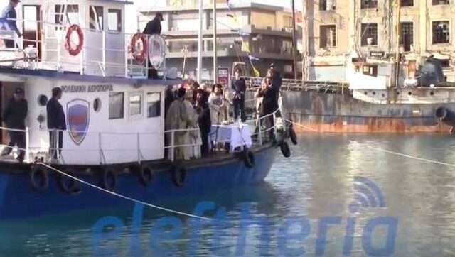 Θεοφάνεια: Στην Καλαμάτα ο Δήμαρχος απελευθέρωσε νεκρό περιστέρι