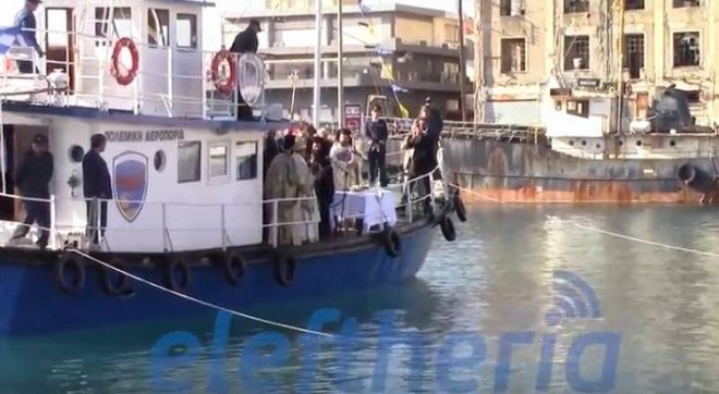 Θεοφάνεια: Στην Καλαμάτα ο Δήμαρχος απελευθέρωσε νεκρό περιστέρι