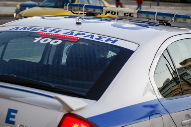 Εξαρθρώθηκε σπείρα που διέπραττε ληστείες σε βάρος πεζών και σε σπίτια στην Δυτική Αττική