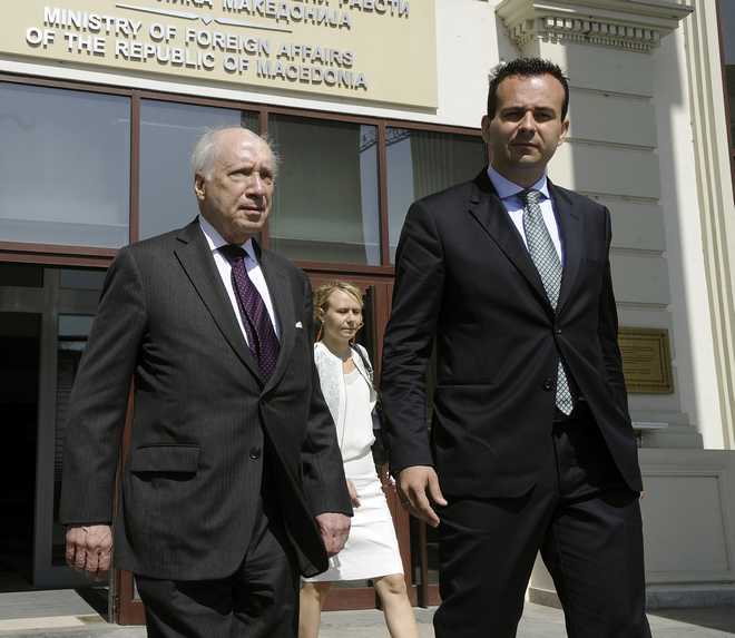 Γραμμή αδιαλλαξίας από το διαπραγματευτή των Σκοπίων