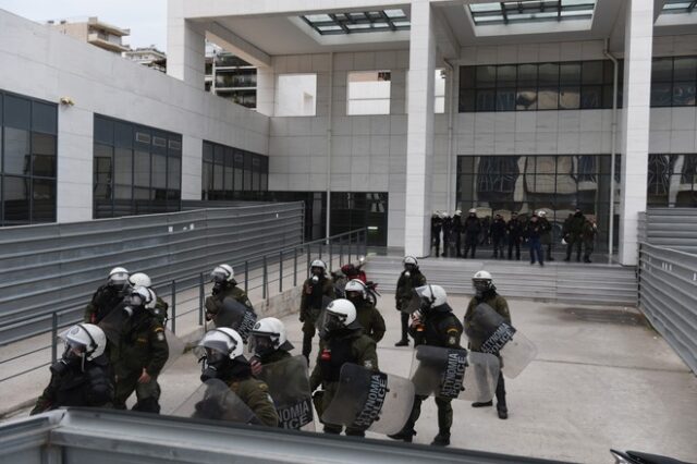 Το τέλος των φυσικών πλειστηριασμών στο πολυνομοσχέδιο για τα προαπαιτούμενα