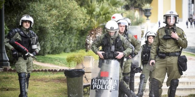 Σε εξέλιξη νέα συγκέντρωση διαμαρτυρίας από Ιρανούς στην Πρεσβεία του Ιράν
