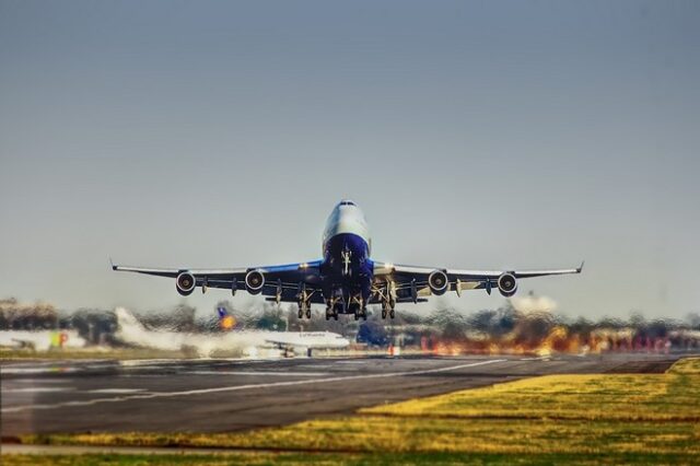 Τραγικός θάνατος από ‘τεχνική αστοχία’: Πιλότος σκοτώθηκε από την ‘ιπτάμενη’ πόρτα του αεροσκάφους του