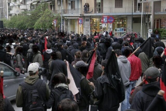 Συμπλοκή χρυσαυγιτών και αντιεξουσιαστών στο Ηράκλειο