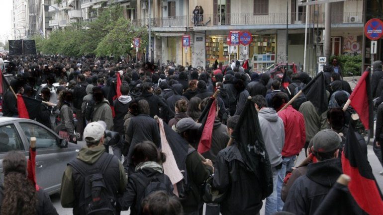 Συμπλοκή χρυσαυγιτών και αντιεξουσιαστών στο Ηράκλειο