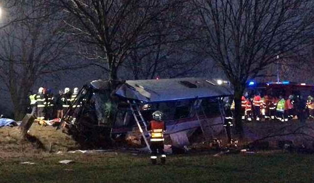 Τσεχία: Τουλάχιστον 3 νεκροί και 30 τραυματίες σε δυστύχημα με λεωφορείο