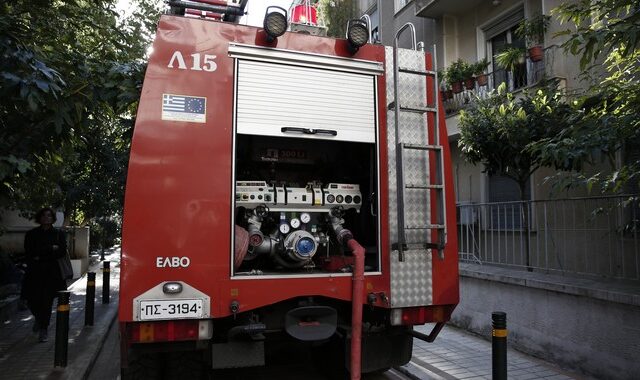 Πυρκαγιά σε διαμέρισμα στα Σεπόλια – Γυναίκα ανασύρθηκε χωρίς τις αισθήσεις της