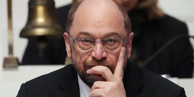 Στο ναδίρ η δημοτικότητα του Μάρτιν Σουλτς