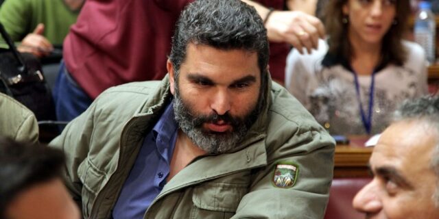 Από τα βουλευτικά έδρανα πίσω στη φάμπρικα
