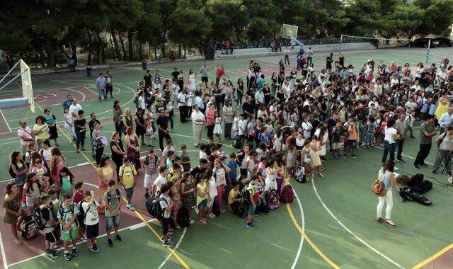 Αργία η γιορτή των τριών Ιεραρχών και με το νόμο