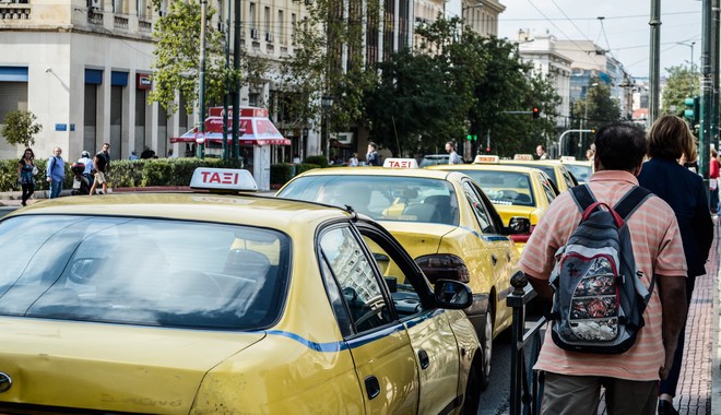 ‘Καμπάνες’ της Τροχαίας σε ταξιτζήδες που επέλεγαν πελάτες
