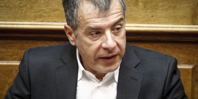 Συνάντηση των πολιτικών αρχηγών με αφορμή τα Ίμια ζητά ο Θεοδωράκης