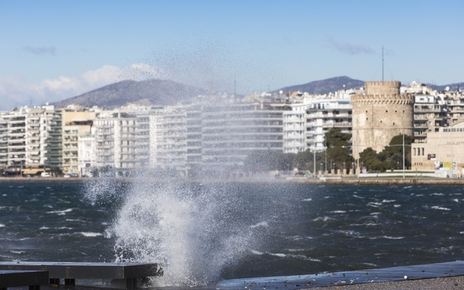 Προβλήματα σε πολλές περιοχές απ’ τους ισχυρούς ανέμους