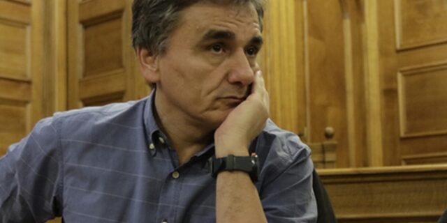 Τσακαλώτος στην ‘Les Echos’: Να πιστέψουμε ότι η Ελλάδα μπορεί να σταθεί στα πόδια της
