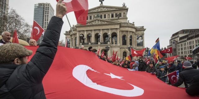 Κλιμακώνει τις προκλήσεις η Άγκυρα: ‘Ο Τσίπρας να κοιτάξει για επιθετικότητα στο υπουργικό του συμβούλιο’